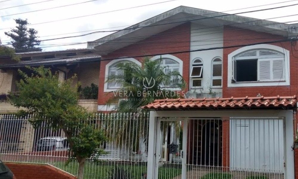 Casa à venda com 3 dormitórios, 242m² e 2 vagas no bairro Tristeza, Zona Sul de Porto Alegre - 001