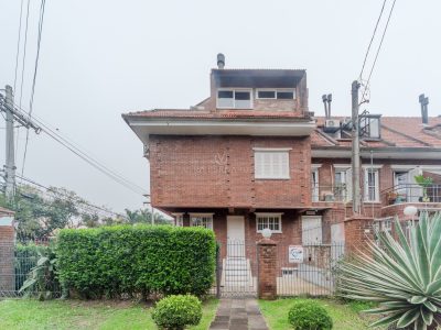 Casa à venda com 3 dormitórios, 229m² e 2 vagas no bairro Tristeza, Zona Sul de Porto Alegre