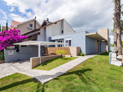 Casa em Condomínio à venda com 3 dormitórios, 153m² e 2 vagas no bairro Hípica, Zona Sul de Porto Alegre