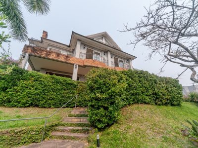 Casa à venda com 6 dormitórios, 810m² e 8 vagas no bairro Vila Conceição, Zona Sul de Porto Alegre