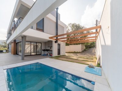 Casa em Condomínio à venda com 4 dormitórios, 240m² e 2 vagas no bairro Lagos de Nova Ipanema, Zona Sul de Porto Alegre