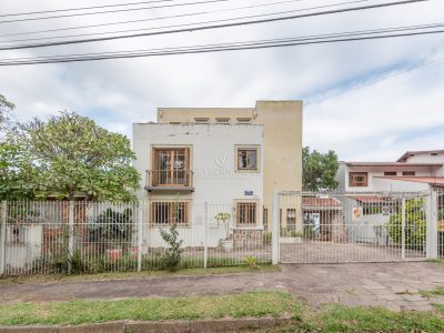 Casa à venda com 5 dormitórios, 380m² e 4 vagas no bairro Vila Assunção, Zona Sul de Porto Alegre