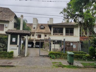 Casa em Condomínio à venda com 3 dormitórios, 247m² e 2 vagas no bairro Vila Assunção, Zona Sul de Porto Alegre