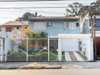 Casa à venda com 3 dormitórios, 169m² e 4 vagas no bairro Ipanema, Zona Sul de Porto Alegre