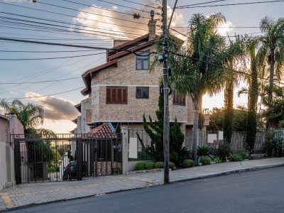 Casa em Condomínio à venda com 3 dormitórios, 232m² e 2 vagas no bairro Jardim Isabel, Zona Sul de Porto Alegre