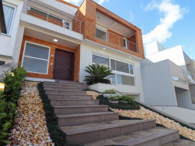 Casa em Condomínio à venda com 3 dormitórios, 249m² e 4 vagas no bairro Lagos de Nova Ipanema, Zona Sul de Porto Alegre