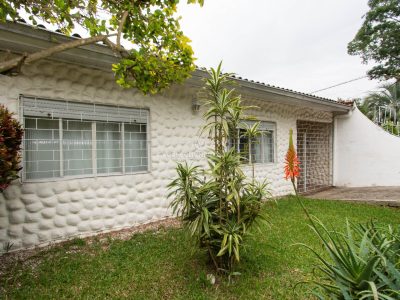 Casa Térrea à venda com 2 dormitórios, 97m² e 2 vagas no bairro Cavalhada, Zona Sul de Porto Alegre