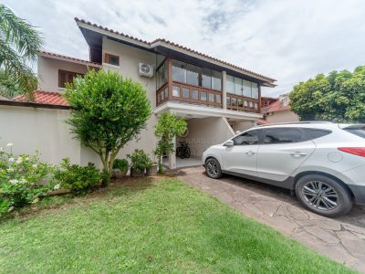 Casa em Condomínio à venda com 3 dormitórios, 400m² e 2 vagas no bairro Cavalhada, Zona Sul de Porto Alegre