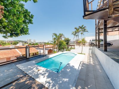 Casa à venda com 4 dormitórios, 393m² e 5 vagas no bairro Vila Assunção, Zona Sul de Porto Alegre