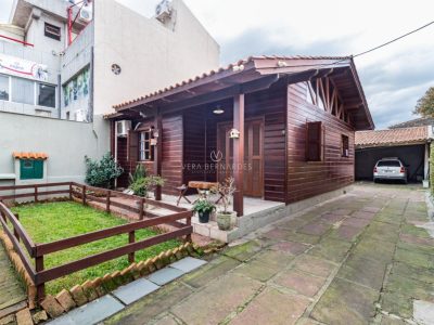 Casa Térrea à venda com 2 dormitórios, 54m² e 4 vagas no bairro Cristal, Zona Sul de Porto Alegre