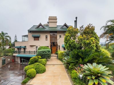 Casa em Condomínio à venda com 6 dormitórios, 1.000m² e 4 vagas no bairro Jardim do Sol, Zona Sul de Porto Alegre