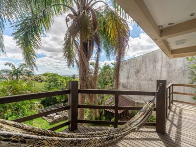 Casa à venda com 3 dormitórios, 300m² e 5 vagas no bairro Jardim Isabel, Zona Sul de Porto Alegre