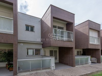 Casa em Condomínio à venda com 3 dormitórios, 290m² e 2 vagas no bairro Cristal, Zona Sul de Porto Alegre