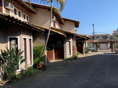 Casa em Condomínio à venda com 3 dormitórios, 229m² e 2 vagas no bairro Ipanema, Zona Sul de Porto Alegre