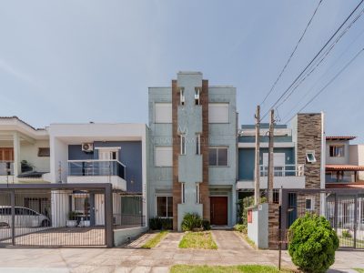 Casa à venda com 3 dormitórios, 194m² e 2 vagas no bairro Aberta dos Morros, Zona Sul de Porto Alegre