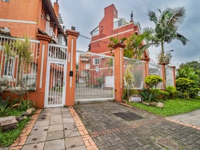 Casa em Condomínio à venda com 4 dormitórios, 252m² e 2 vagas no bairro Vila Assunção, Zona Sul de Porto Alegre