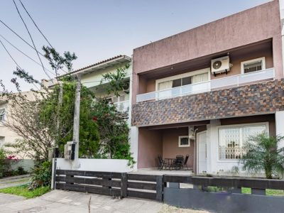 Casa à venda com 3 dormitórios, 168m² e 2 vagas no bairro Hípica, Zona Sul de Porto Alegre