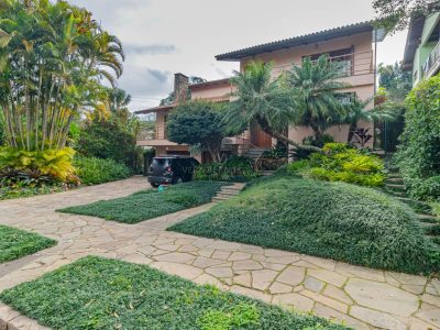 Casa em Condomínio à venda com 5 dormitórios, 420m² e 3 vagas no bairro Parque Knorr, Zona Sul de Porto Alegre