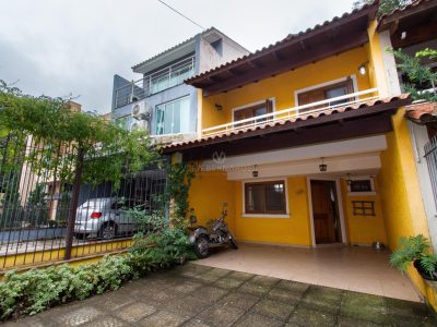 Casa à venda com 3 dormitórios, 195m² e 2 vagas no bairro Espírito Santo, Zona Sul de Porto Alegre