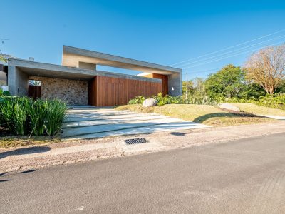 Casa em Condomínio à venda com 4 dormitórios, 389m² e 4 vagas no bairro Terra Ville, Zona Sul de Porto Alegre