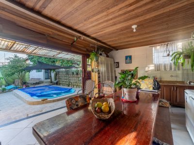 Casa Térrea à venda com 2 dormitórios, 120m² e 2 vagas no bairro Aberta dos Morros, Zona Sul de Porto Alegre