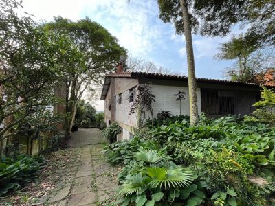 Casa à venda com 4 dormitórios, 360m² e 6 vagas no bairro Sétimo Céu, Zona Sul de Porto Alegre