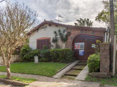 Casa Térrea à venda com 3 dormitórios, 180m² e 3 vagas no bairro Ipanema, Zona Sul de Porto Alegre