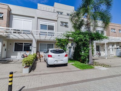 Casa em Condomínio à venda com 3 dormitórios, 206m² e 2 vagas no bairro Vila Nova, Zona Sul de Porto Alegre