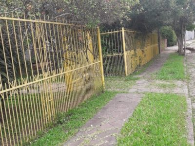 Terreno à venda com 880m² no bairro Guarujá, Zona Sul de Porto Alegre