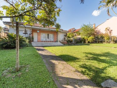 Casa Térrea à venda com 3 dormitórios, 200m² e 4 vagas no bairro Jardim Isabel, Zona Sul de Porto Alegre