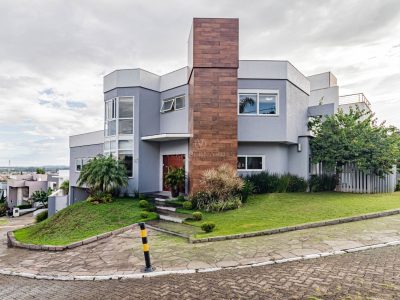 Casa em Condomínio à venda com 3 dormitórios, 338m² e 4 vagas no bairro Lagos de Nova Ipanema, Zona Sul de Porto Alegre