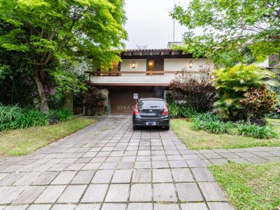 Casa à venda com 4 dormitórios, 254m² e 2 vagas no bairro Ipanema, Zona Sul de Porto Alegre