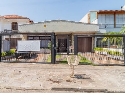 Casa à venda com 5 dormitórios, 300m² e 5 vagas no bairro Ipanema, Zona Sul de Porto Alegre