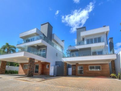 Casa em Condomínio à venda com 3 dormitórios, 300m² e 3 vagas no bairro Ipanema, Zona Sul de Porto Alegre