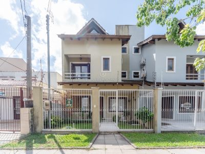 Casa à venda com 3 dormitórios, 157m² e 3 vagas no bairro Tristeza, Zona Sul de Porto Alegre