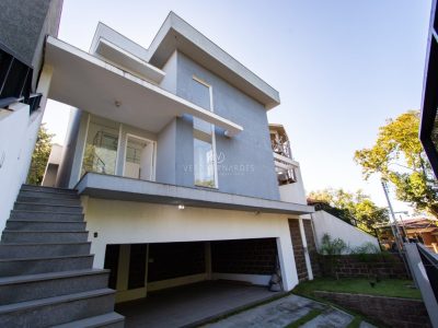 Casa à venda com 3 dormitórios, 267m² e 3 vagas no bairro Vila Conceição, Zona Sul de Porto Alegre