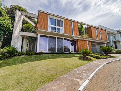 Casa em Condomínio à venda com 3 dormitórios, 280m² e 3 vagas no bairro Lagos de Nova Ipanema, Zona Sul de Porto Alegre