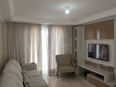 Casa à venda com 2 dormitórios, 106m² e 4 vagas no bairro Guarujá, Zona Sul de Porto Alegre