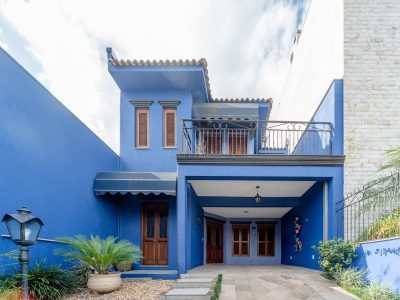 Casa à venda com 3 dormitórios, 186m² e 2 vagas no bairro Hípica, Zona Sul de Porto Alegre