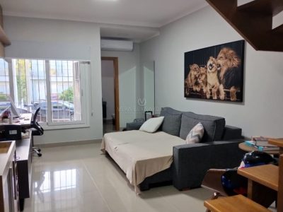 Casa à venda com 2 dormitórios, 75m² e 1 vaga no bairro Lagos de Nova Ipanema, Zona Sul de Porto Alegre