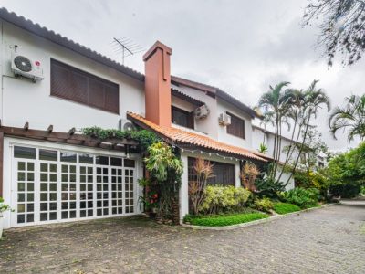 Casa em Condomínio à venda com 4 dormitórios, 318m² e 2 vagas no bairro Pedra Redonda, Zona Sul de Porto Alegre