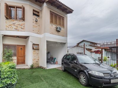 Casa à venda com 3 dormitórios, 144m² e 3 vagas no bairro Imperial Park, Zona Sul de Porto Alegre