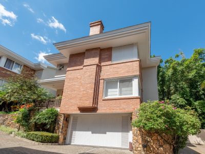 Casa em Condomínio à venda com 3 dormitórios, 342m² e 4 vagas no bairro Pedra Redonda, Zona Sul de Porto Alegre