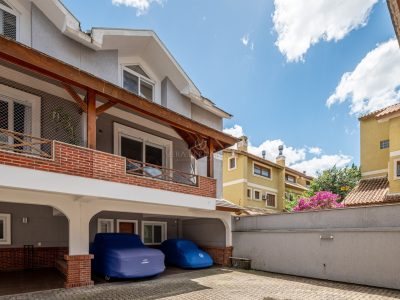 Casa em Condomínio à venda com 3 dormitórios, 293m² e 2 vagas no bairro Vila Assunção, Zona Sul de Porto Alegre