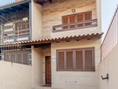 Casa à venda com 3 dormitórios, 92m² e 1 vaga no bairro Guarujá, Zona Sul de Porto Alegre