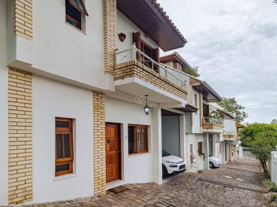 Casa em Condomínio à venda com 3 dormitórios, 225m² e 2 vagas no bairro Jardim Isabel, Zona Sul de Porto Alegre