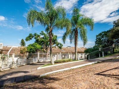 Casa em Condomínio à venda com 3 dormitórios, 249m² e 2 vagas no bairro Pedra Redonda, Zona Sul de Porto Alegre