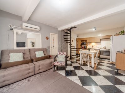 Casa à venda com 2 dormitórios, 70m² e 4 vagas no bairro Cavalhada, Zona Sul de Porto Alegre