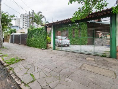 Casa à venda com 3 dormitórios, 381m² e 4 vagas no bairro Tristeza, Zona Sul de Porto Alegre