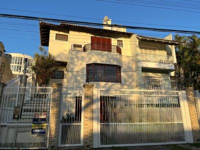 Casa à venda com 3 dormitórios, 300m² e 2 vagas no bairro Aberta dos Morros, Zona Sul de Porto Alegre